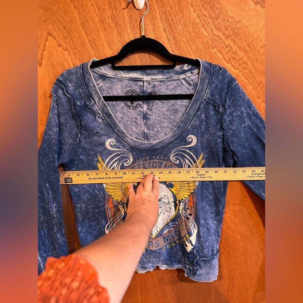 Affliction Blue Graphic top Size L - Picture 9 of 9